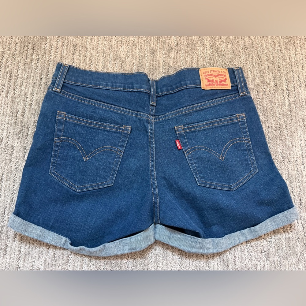Levi’s shorts - Picture 3 of 3